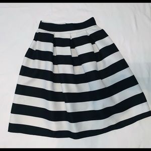 Pleated black and white skirt
